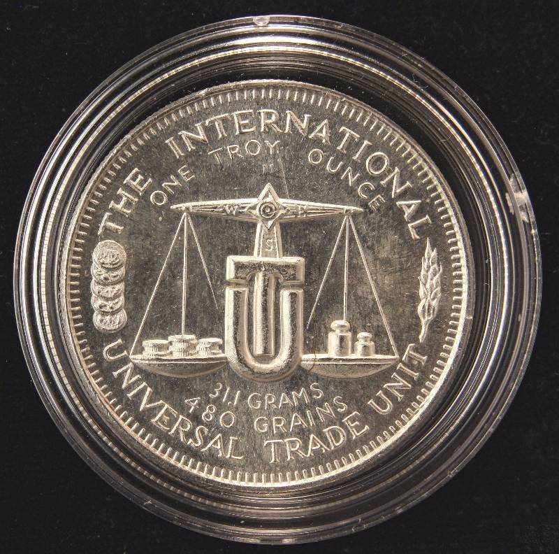 lot 29 image: 1 TROY OZ. .999 FINE SILVER VINTAGE LIBERTY EAGLE IN AIRTITE HOLDER