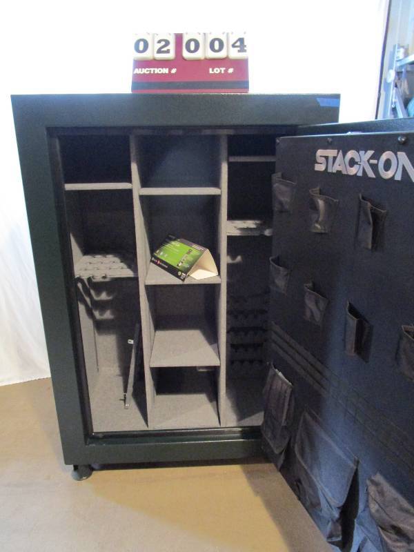lot 4 image: Elite Executive 69 Gun Combination Safe