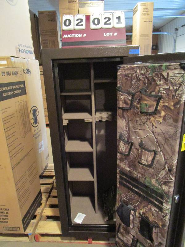 lot 21 image: Woodland 24 Gun Electronic Safe