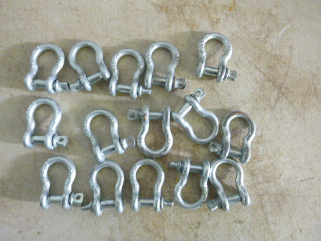 lot 21 image: 10 Clevis Hooks
