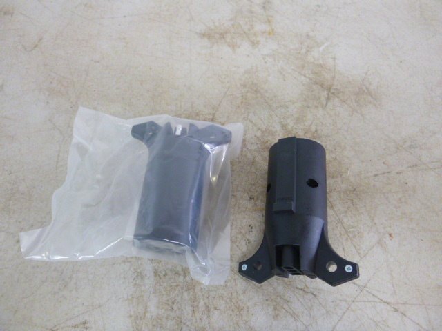 lot 32 image: 2 Valley 7 Pin to 4 Pin Adapters