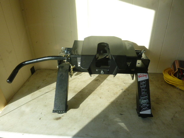lot 3 image: Valley Pull Maxx 5th Wheel Hitch