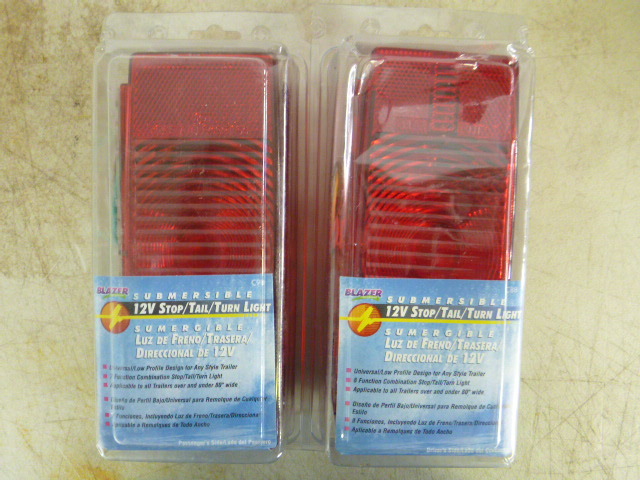 lot 73 image: 2 Blazer Submersible 12 Volt StopTurnTail Lights
