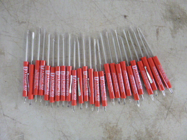 lot 124 image: 25 Mini Double End Screwdrivers