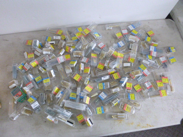 lot 132 image: 162 Packs of Miscellaneous Wood Screws