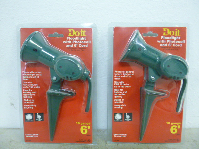 lot 223 image: 2 Do-It Floodlights