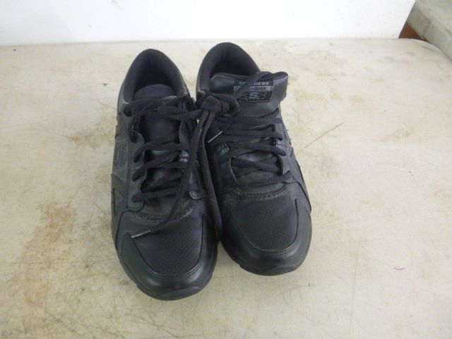 lot 323 image: Sketchers Work Shoes