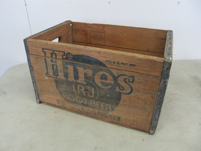 lot 9 image: Vintage Wood HIRES ROOT BEER Soda Crate