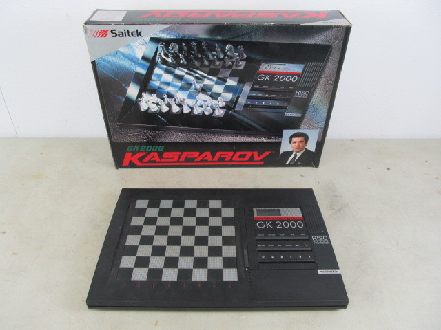 lot 16 image: Kasparox GK-2000 Electronic Chess Game