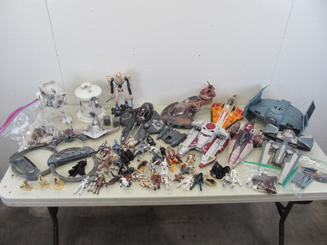 lot 18 image: Large Lot of Star Wars Vehicles & Action Figures