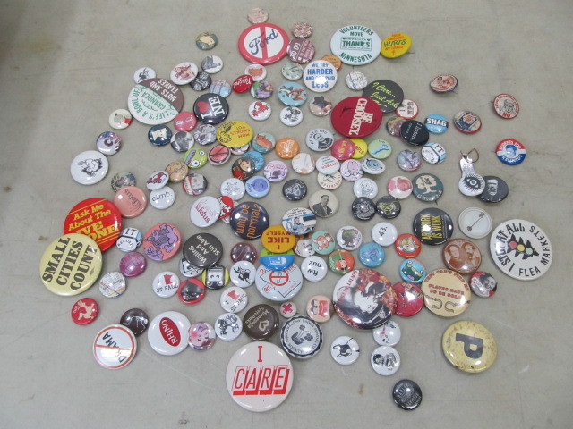 lot 26 image: Lot of Pinbacks & Buttons