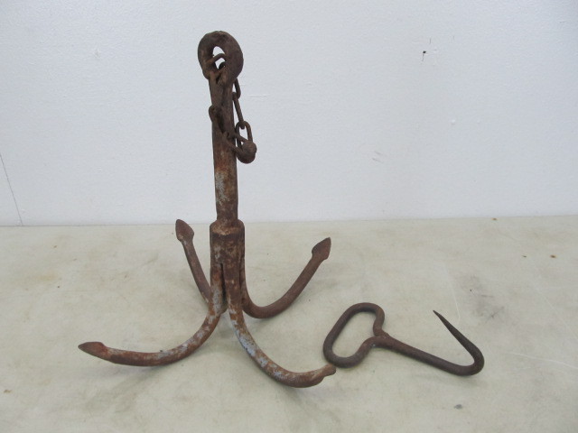 lot 35 image: Antique Grappling HookAnchor & Hand Hook