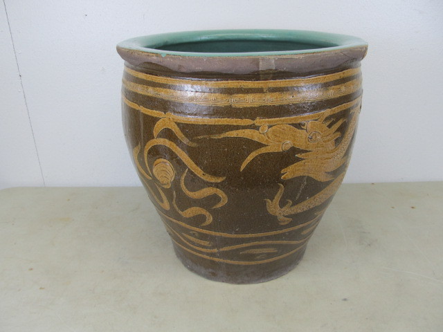 lot 41 image: Large Antique Chinese Stoneware Egg Pot wDragons