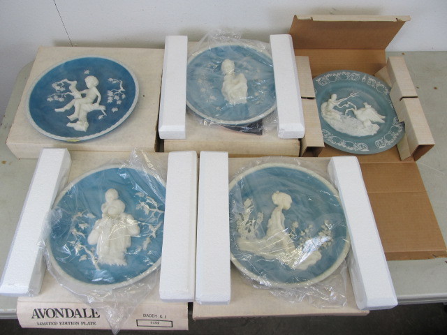 lot 42 image: Collection of NIB Avondale 12 Plates