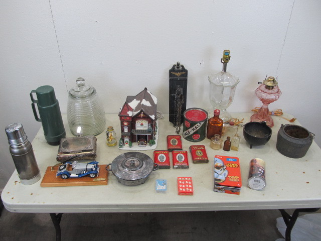 lot 43 image: Large Lot of Misc Collectibles