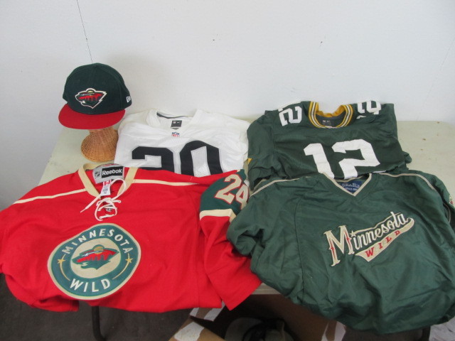 lot 47 image: MN WILD & Other Jerseys Jacket & Hat