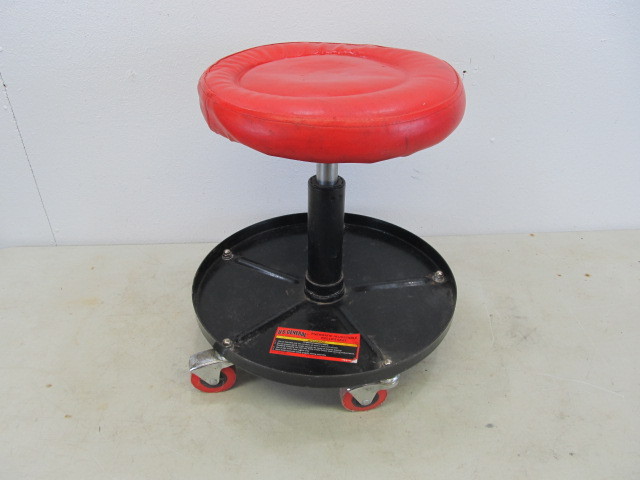 lot 53 image: US General Rolling Shop Stool