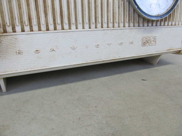 lot 77 image: Working Vintage RCA Victor Radio
