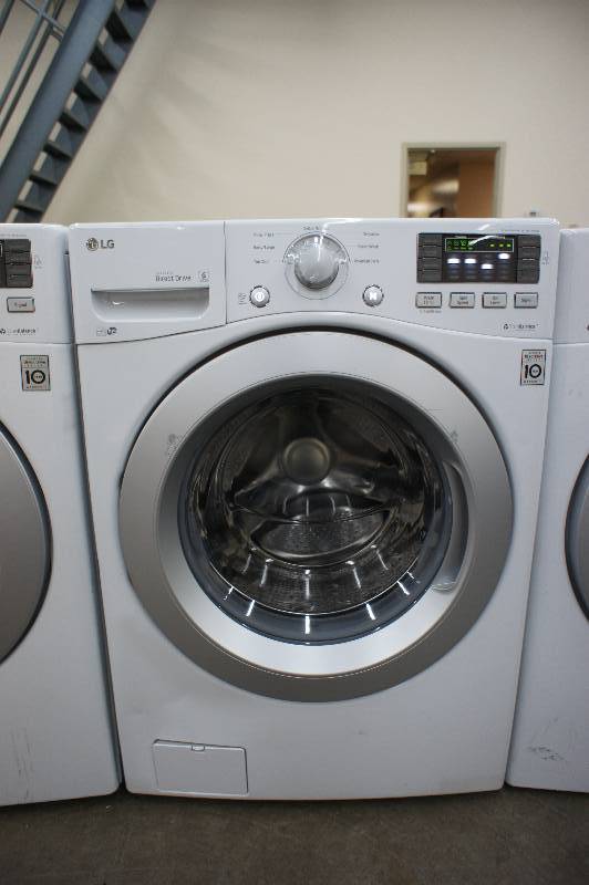 lot 4 image: New - LG WM3170CW 4.3 cu. ft. Front Load Washer w NFC Tag On Technology  White - Tested Works