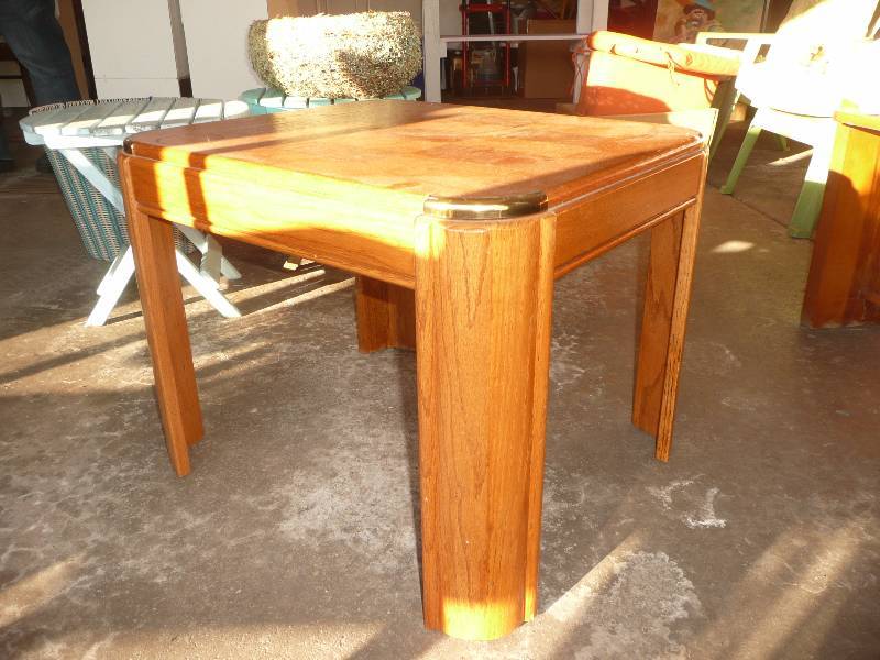 lot 31 image: Vintage End Table - Good Condition For Its Age - Approx 20high 22wide 25long