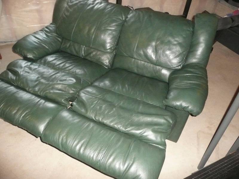 lot 35 image: Green Leather Love-seat With Double Recline - Very Good Condition - See Pictures
