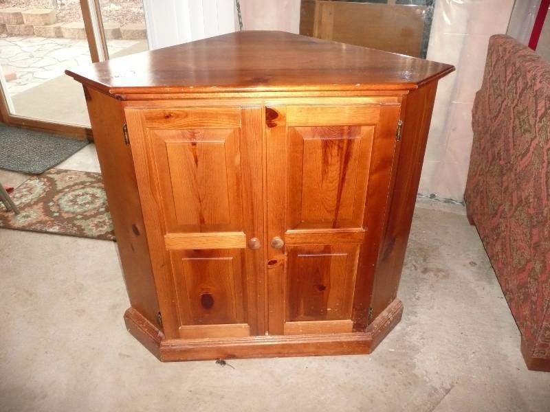 lot 38 image: Vintage Pine Corner Cabinet - 39high 41wide 24deep - see pictures