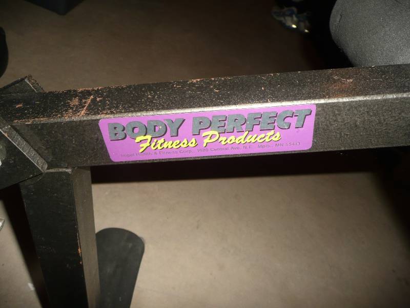 lot 42 image: Body Perfect Heavy Duty Weight Bench - In Very Good Condition - Bench Only, No Weights Included
