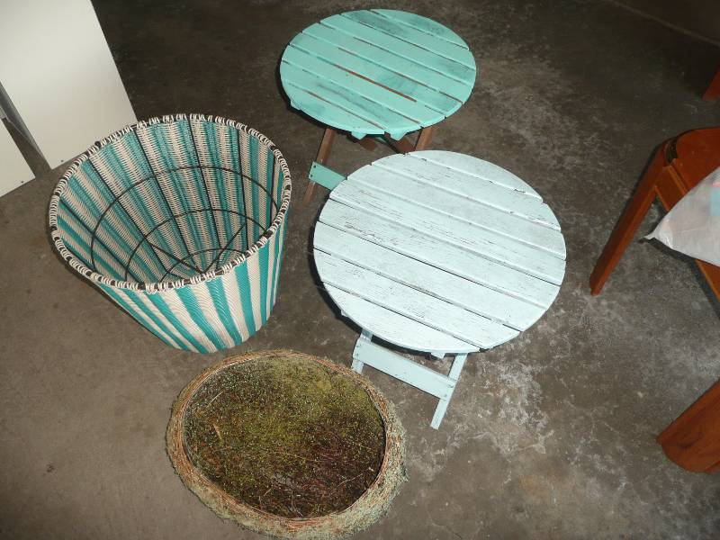 lot 56 image: Outdoor Tables & Baskets - Good Condition