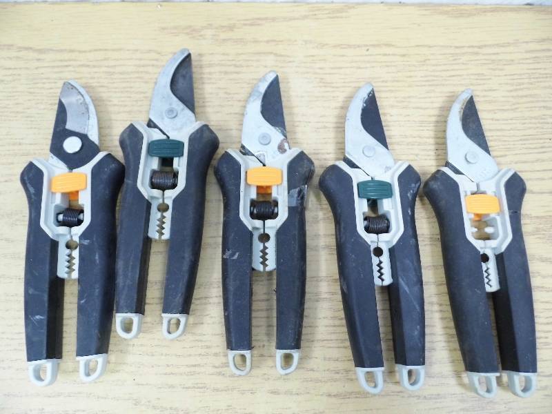 5 Piece of Store Return Clippers