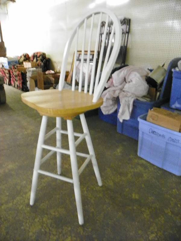 Bar height kitchen stool