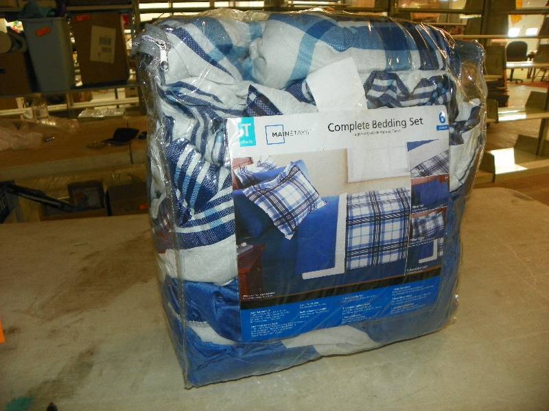 Twin size bedding set