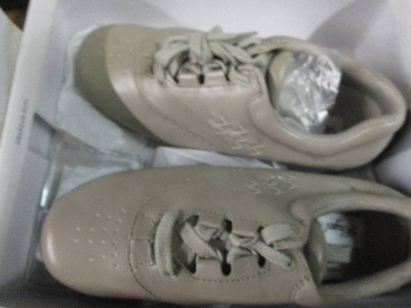 lot 328 image: lot of 4 pairs of shoes 3 sets of a...