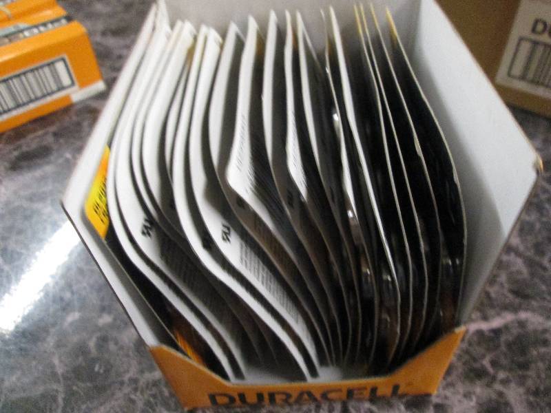lot 41 image: 25 packages of duracell 2032 batter...