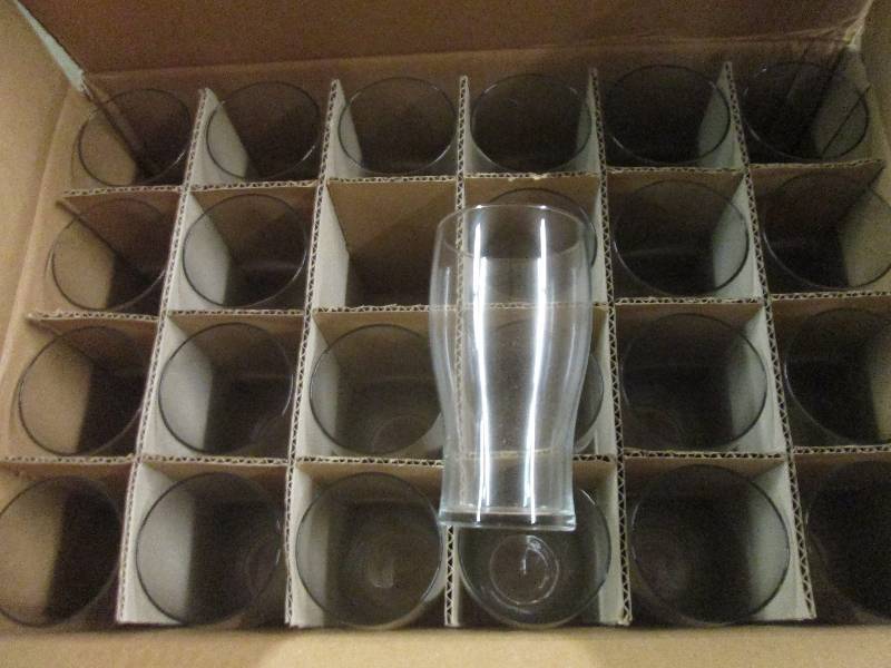lot 61 image: 1 case of 20oz pub glasses 2 dozen ...