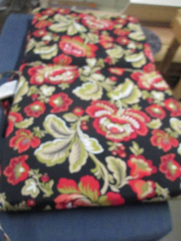 lot 365 image: 2 chair coushins new ...