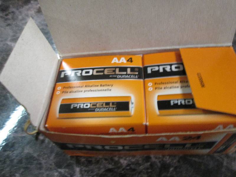 lot 44 image: 1 package of AA24 duracell procell ...