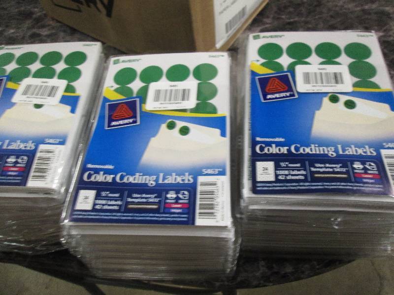 lot 104 image: 18 packages of avery color coding l...