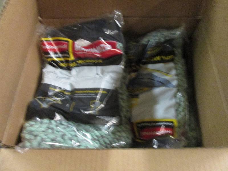 lot 106 image: 6 rubbermaid maximizer blend mops s...