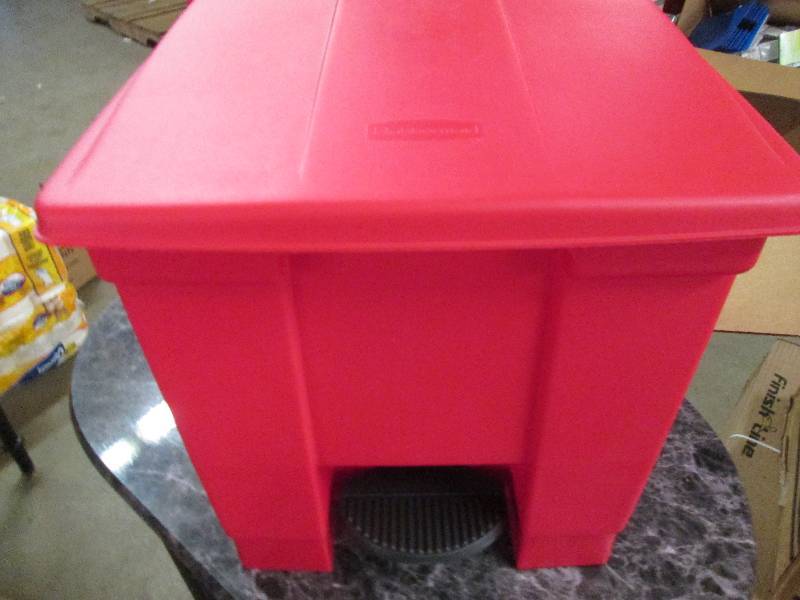 lot 113 image: 1 red 8 gallon step on container ...