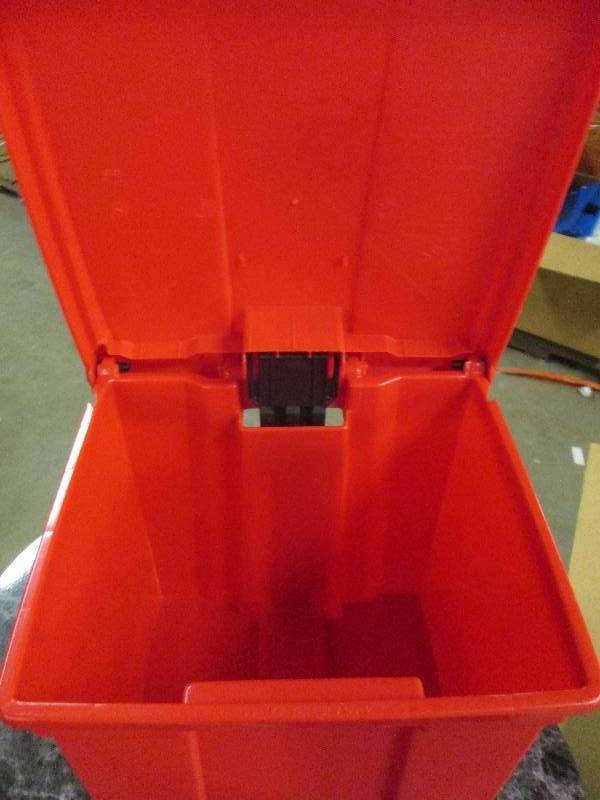 lot 114 image: 1 red 8 gallon step on container ...