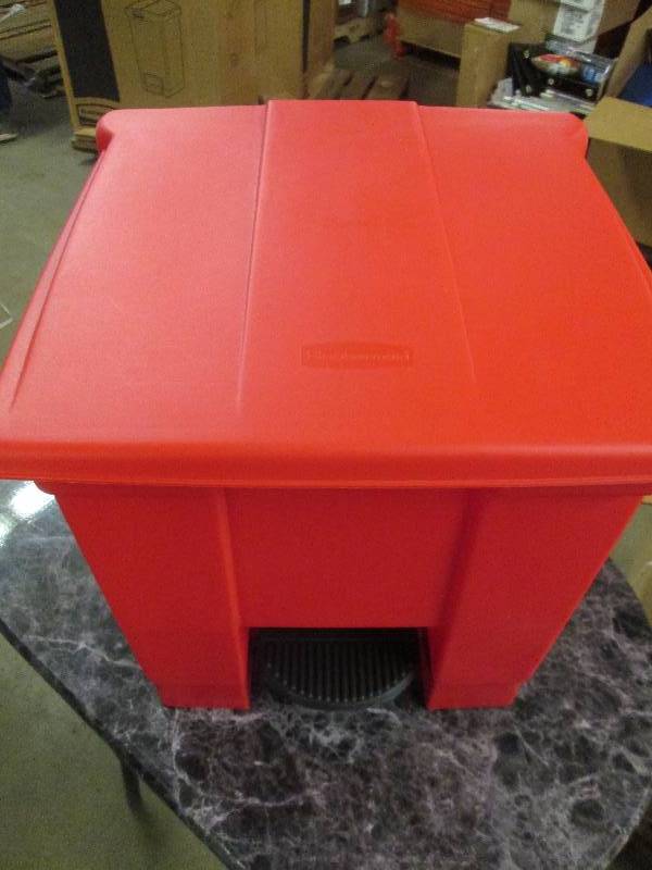 lot 115 image: 1 red 8 gallon step on container ...