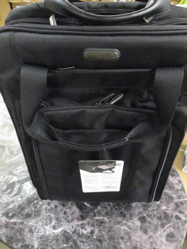lot 116 image: 1 targus corporate laptop roller ...