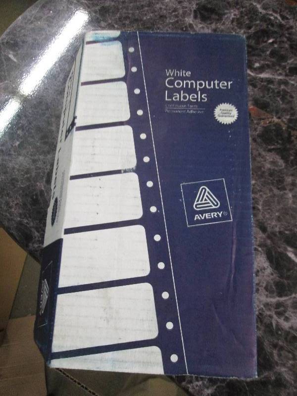lot 118 image: 1 case of avery white computer labe...