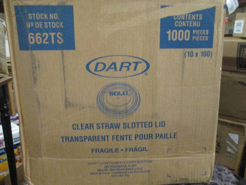 lot 138 image: 1 case of dart clear slotted lids 1...