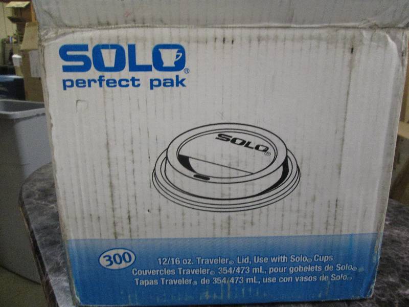 lot 149 image: 1 case of solo 1216oz traveler lid...
