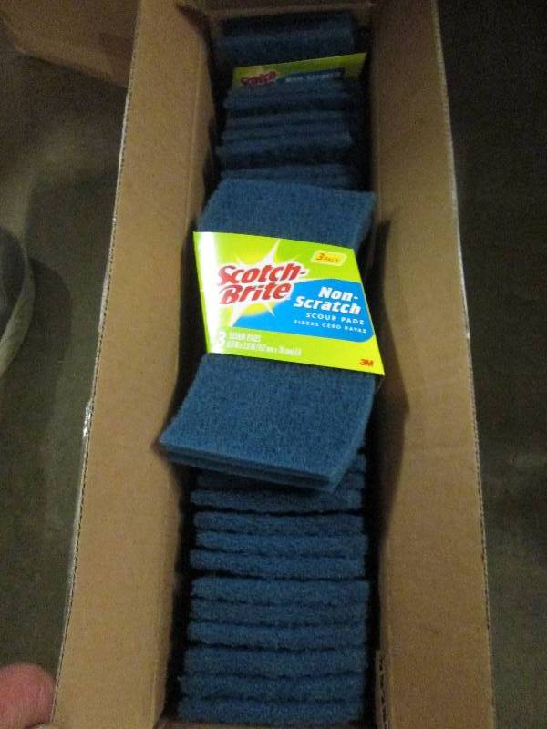 lot 211 image: 143 packs of non-scratching scotch...