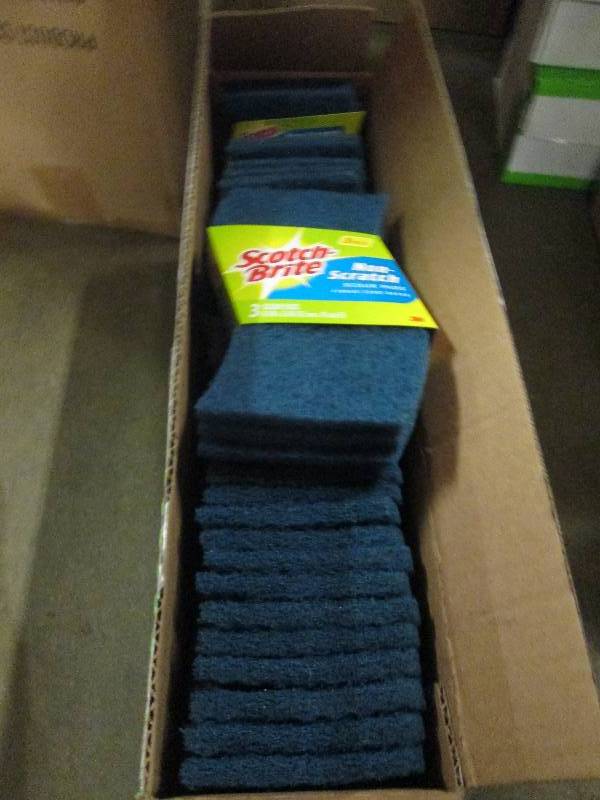 lot 218 image: 143 packs of non-scratching scotch...