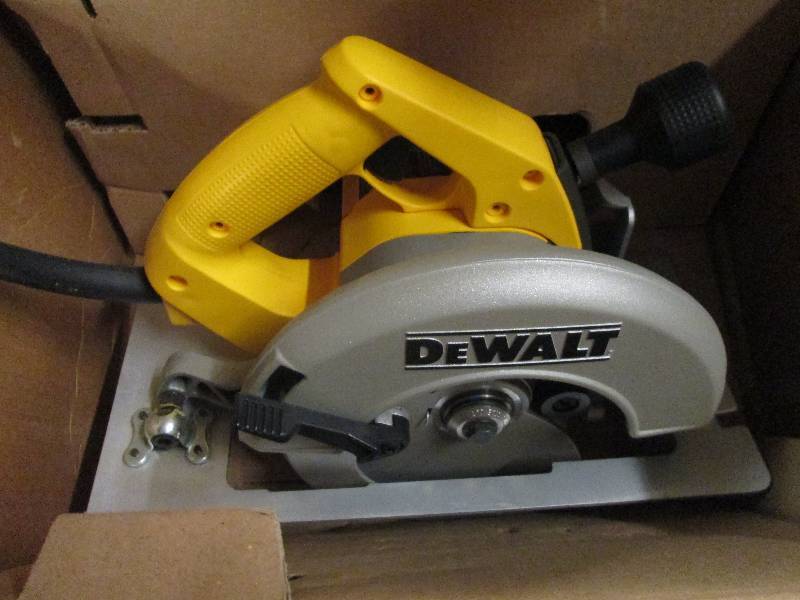 lot 237 image: dewalt 15 amp heavy duty circular s...