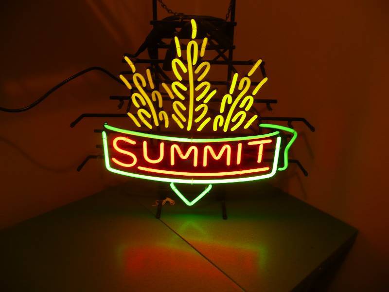 lot 7 image: Vintage Summit Beer Neon - Works Good - 23wide 22high