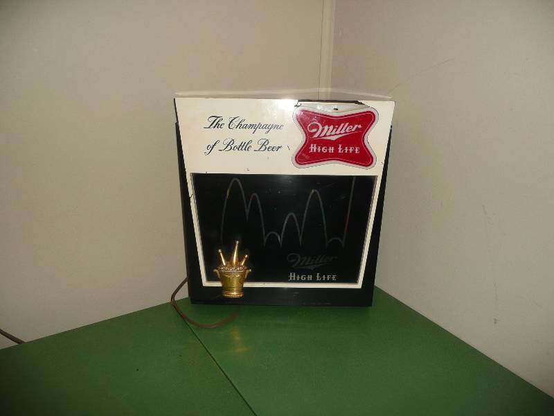 lot 9 image: Miller High Life Motion Bouncing Ball - Light Doesnt Work - Handyman Special